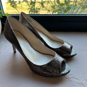 Nine West silver glitter peep-toe pump heels Size 8M